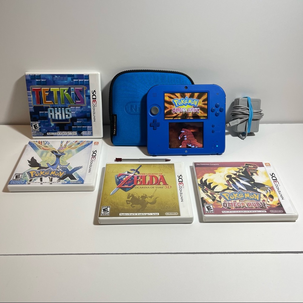 (BUNDLE) Nintendo 2DS in Electric Blue W/ 4 Games & Accessories!!